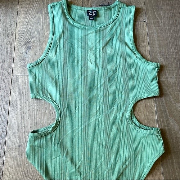 Nicole Williams English Bar III Cutout Ribbed Bodysuit Green(Size L) - Picture 10 of 11